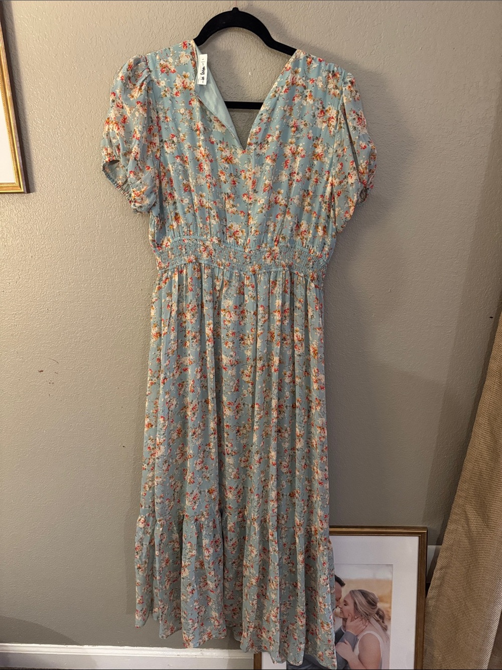 In Loom Pale Blue Floral Maxi Dress with Puff Sleeves. Button missing on back. L - Picture 4 of 4
